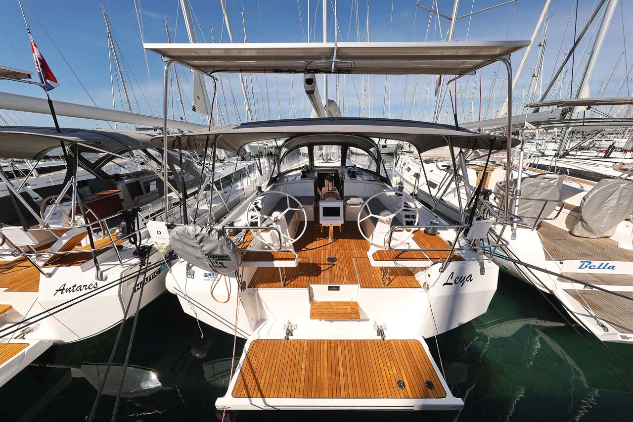 Bavaria C42 Style, Leya