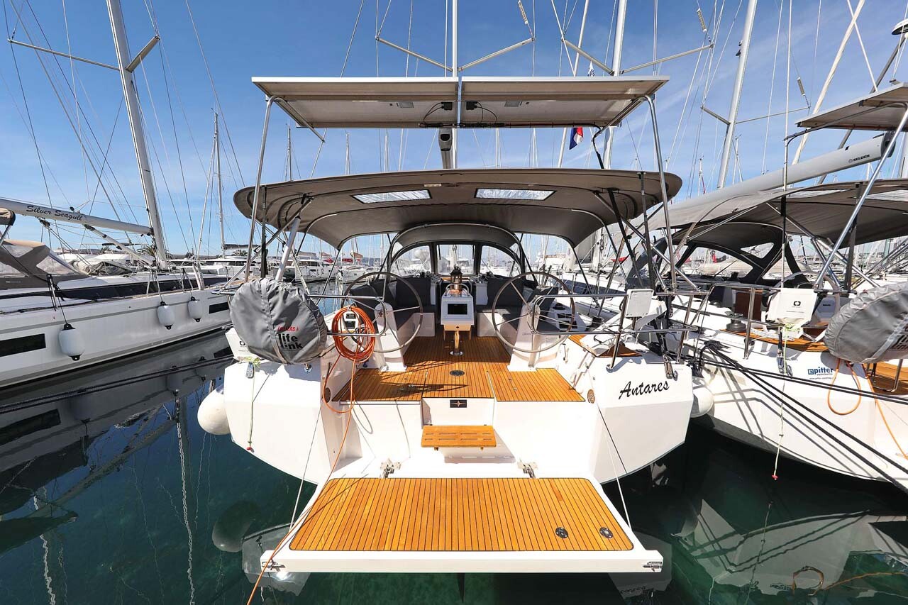 Bavaria C42 Style, Antares