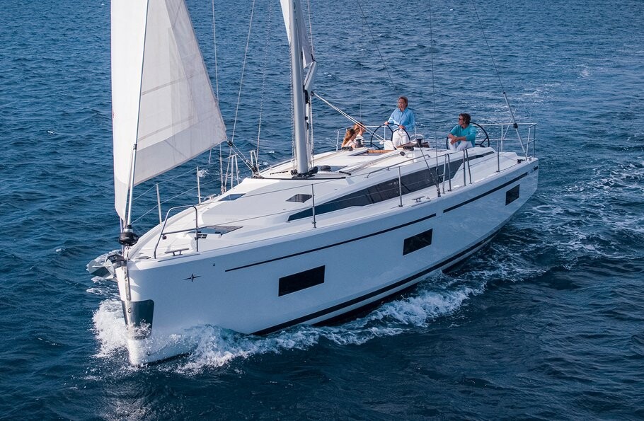 Bavaria C42, Bella