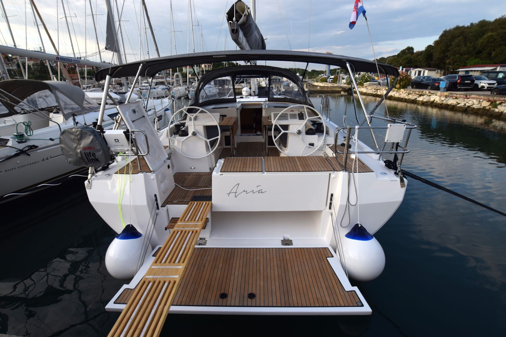 Bavaria C45 Style, Aria