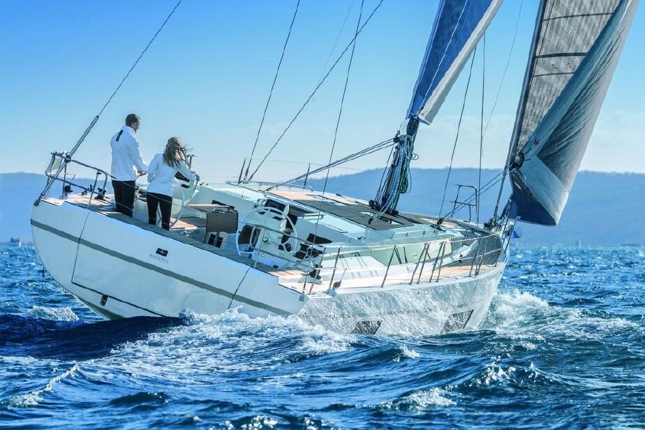 Bavaria C45, Bluna