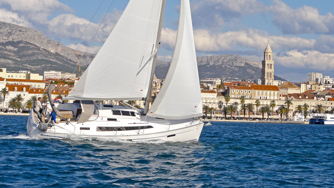 Bavaria Cruiser 37, Lirica