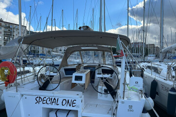 Dufour 390 GL, Special One