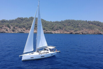 Dufour 390, Joy 5