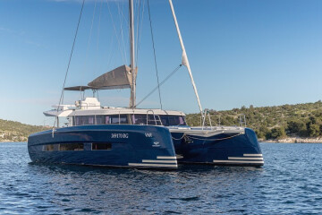 Dufour 48 Catamaran, Yam