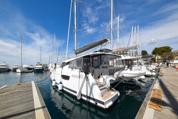 Fountaine Pajot Astrea 42 Le Bart