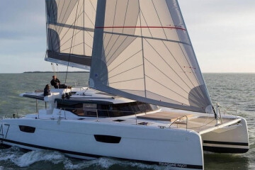 Fountaine Pajot Saona 47 Quintet Red Rose