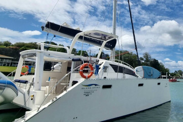 Island Spirit 410 Kaya