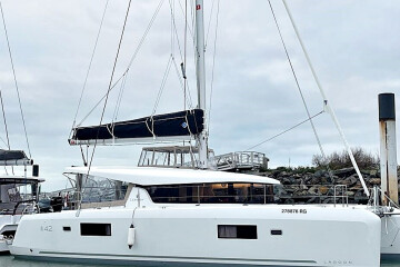 Lagoon 42 OW Sailing Breeze