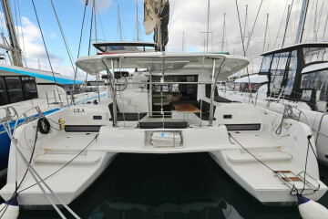 Lagoon 42 Lila