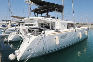 Lagoon 450 F Hot Stuff