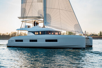 Lagoon 55, Tri Wing