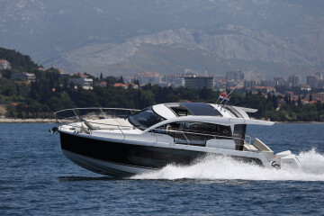 Sealine C335V Stormi