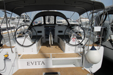 Sun Odyssey 380, Evita